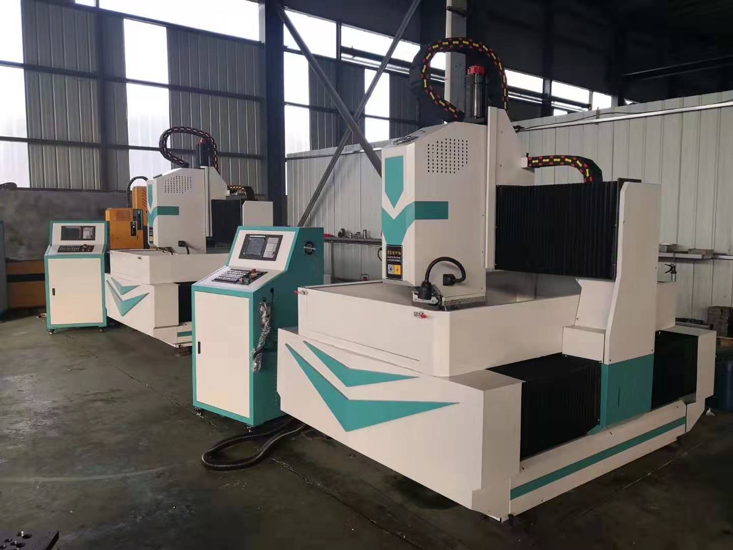 小型數控鉆銑床正確的使用方法